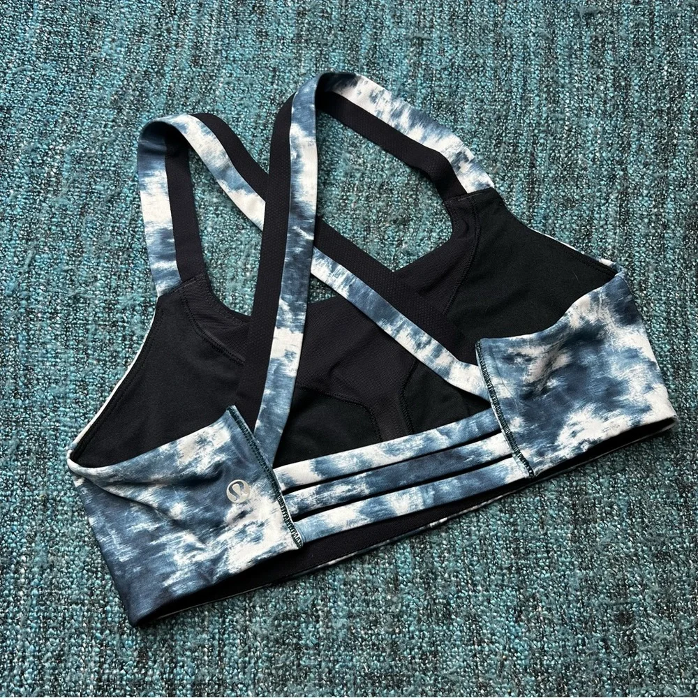 Lululemon On Your Way Sports Bra in Blue Tie Dye Print Women's Size 8 Athletic